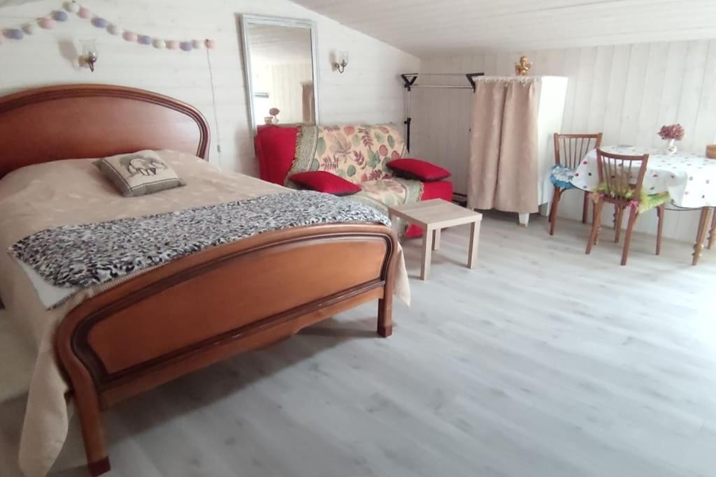 Studio Propre Et Cosy Le Mesnil-en-Vallée Kültér fotó